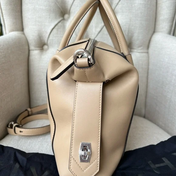 Authentic Brand New Givenchy Soft Antigona bag, small size - Picture 3 of 16